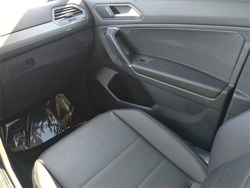 Certified 2020 Volkswagen Tiguan SE image 15