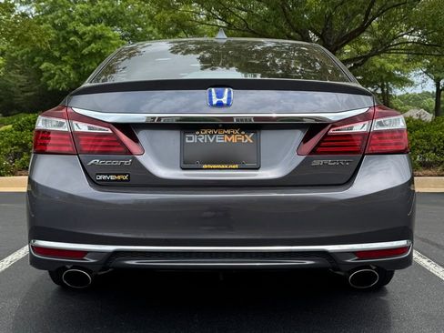 Used 2017 Honda Accord Sport image 7