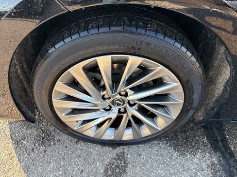 Used 2019 Lexus ES 350 w/ Accessory Package image 6