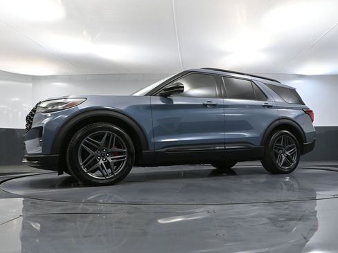 Used 2025 Ford Explorer ST image 62
