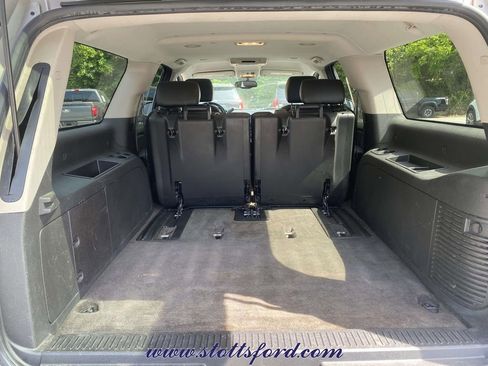 Used 2009 Chevrolet Suburban LT w/ Luxury Package RWD image 10