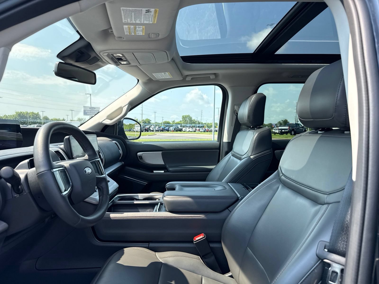 Used 2025 Ford Expedition Active AWD/4WD image 12