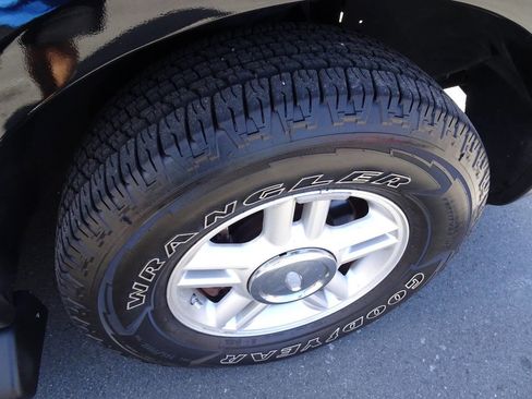 Used 2004 Ford Expedition XLT image 15