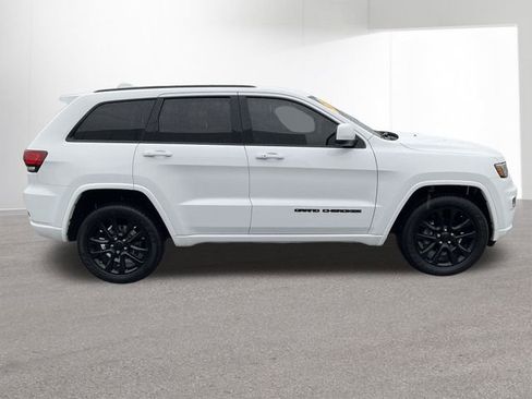 Used 2020 Jeep Grand Cherokee Altitude AWD/4WD image 31