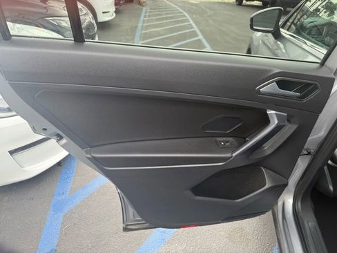 Used 2021 Volkswagen Tiguan SE FWD image 32