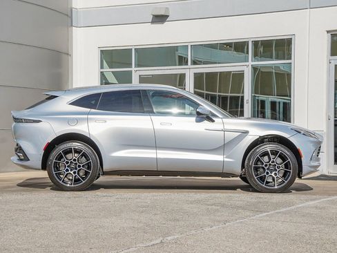 Used 2022 Aston Martin DBX AWD/4WD image 9