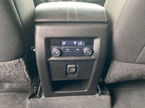 Used 2021 Chevrolet Traverse LS image 23