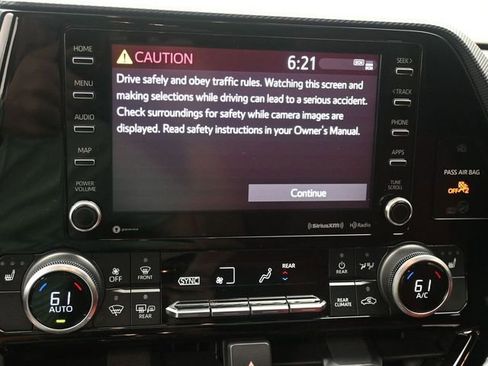 Used 2022 Toyota Highlander XSE image 11