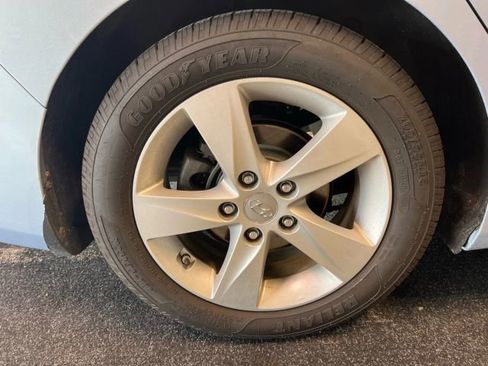 Used 2012 Hyundai Elantra GLS w/ Preferred Pkg 3 image 17