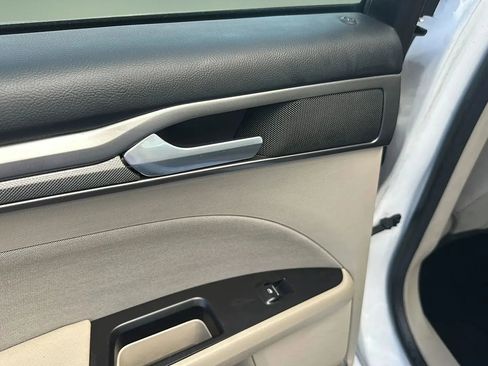 Used 2017 Ford Fusion SE image 33