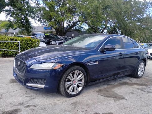 Used 2017 Jaguar XF Premium RWD image 3