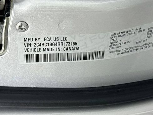 Used 2024 Chrysler Pacifica Touring-L FWD image 31
