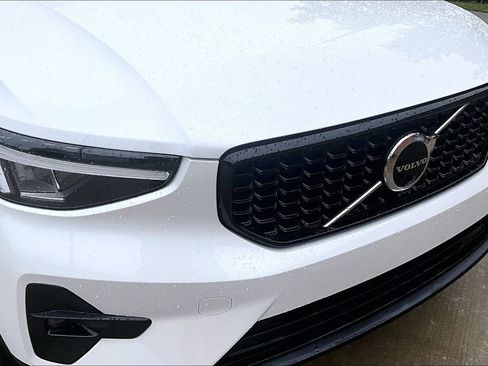 Certified 2025 Volvo XC40 B5 Plus AWD/4WD image 38
