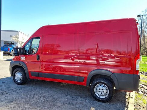 Used 2017 RAM ProMaster 2500 w/ Premium Appearance Group FWD image 4