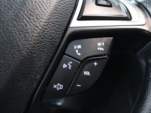 Used 2019 Ford Fusion SE image 18