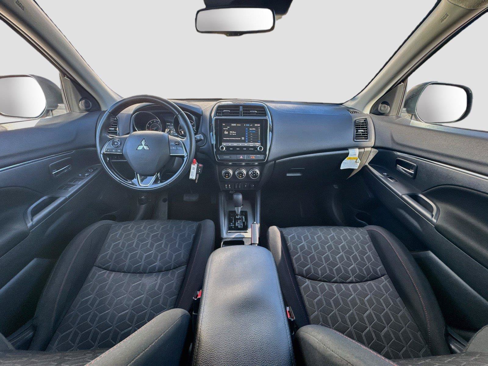 Used 2025 Mitsubishi Outlander Sport AWD image 23