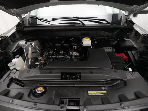 Certified 2024 Nissan Pathfinder SV image 3