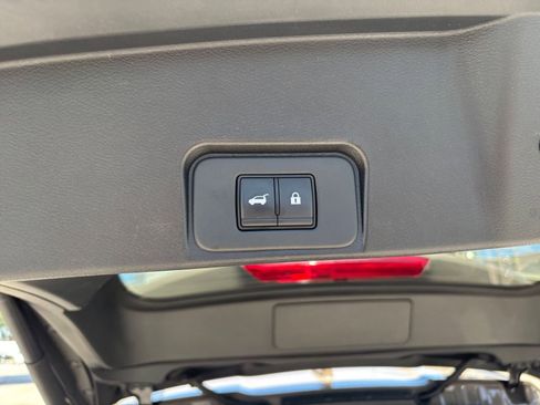 Used 2025 Nissan Rogue SV FWD image 23