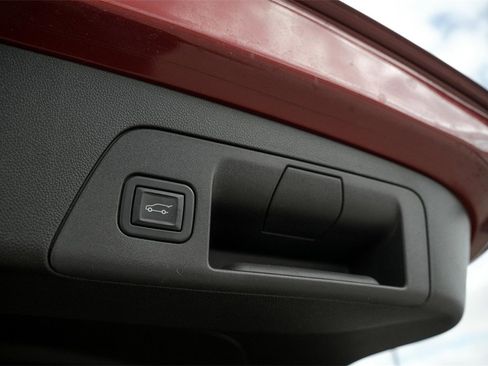 Used 2022 Buick Envision Essence w/ Technology Package I image 30