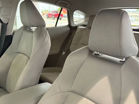 Certified 2021 Toyota Venza LE w/ Carpet Mat Package (TMS) image 19