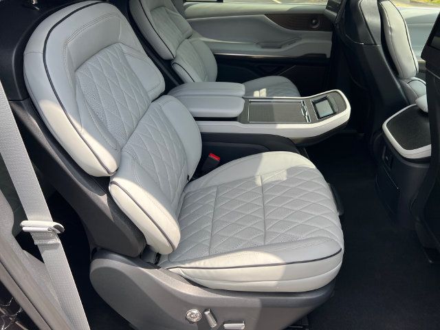 New 2027 Lincoln Navigator L Black Label AWD/4WD image 16