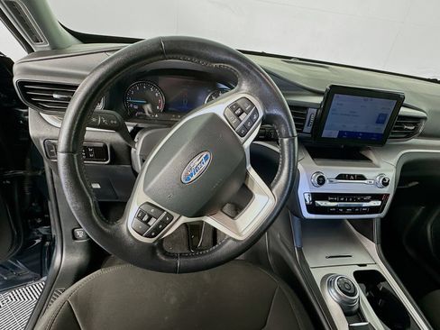 Used 2023 Ford Explorer XLT AWD/4WD image 11
