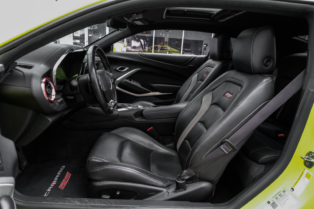 Used 2019 Chevrolet Camaro SS RWD image 4