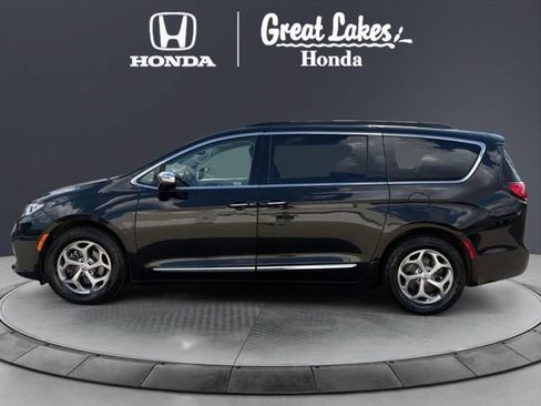 Used 2023 Chrysler Pacifica Limited FWD image 5