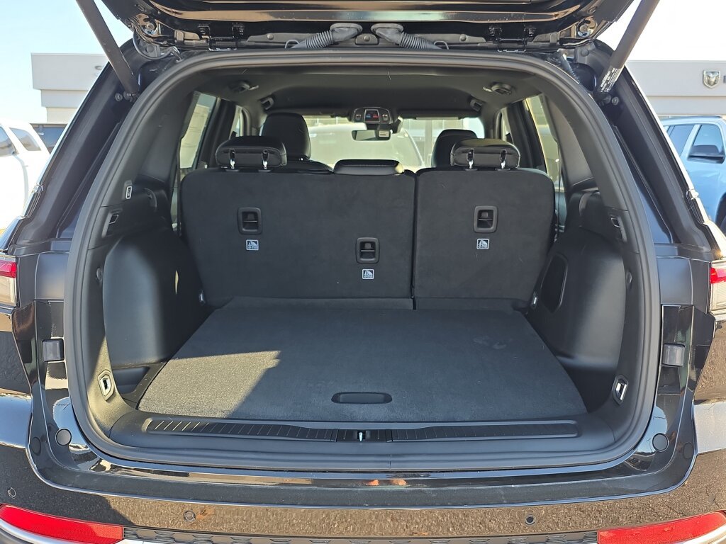 New 2026 Jeep Grand Cherokee Limited RWD image 4