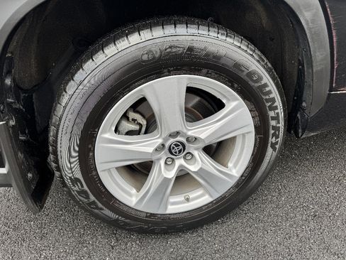 Used 2023 Toyota Highlander LE image 26