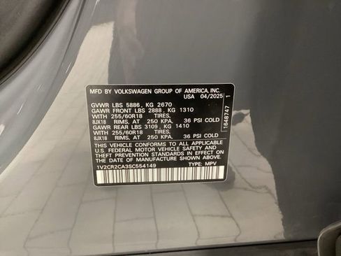 Used 2025 Volkswagen Atlas Peak Edition SE image 26