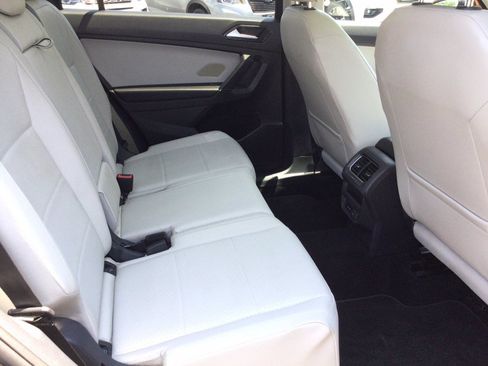 Used 2018 Volkswagen Tiguan SEL AWD/4WD image 23