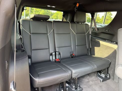 Used 2023 Cadillac Escalade ESV Premium Luxury w/ LPO, Floor Liner Package AWD/4WD image 17