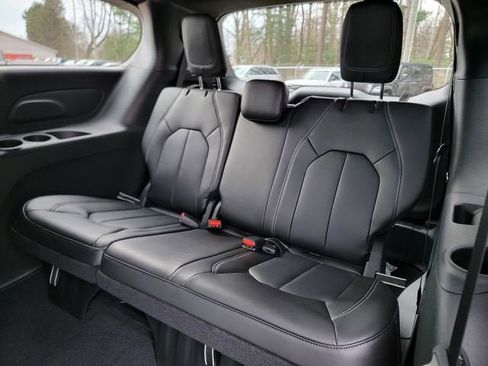 New 2026 Chrysler Pacifica Select AWD/4WD image 21