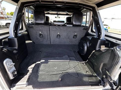 Used 2023 Jeep Wrangler Unlimited Sahara w/ Cold Weather Group AWD/4WD image 6