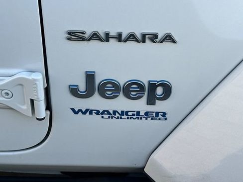 Used 2021 Jeep Wrangler Unlimited Sahara w/ Cold Weather Group image 9