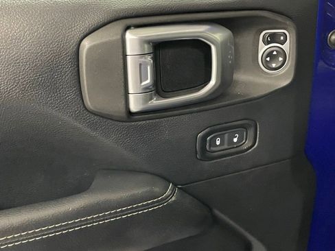 Used 2018 Jeep Wrangler Unlimited Sahara image 11