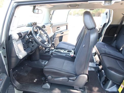 Used 2011 Toyota FJ Cruiser 4WD w/ Upgrade Pkg image 18