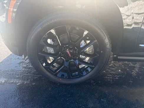 New 2026 GMC Yukon XL Denali w/ Sun & Power Step Package AWD/4WD image 30