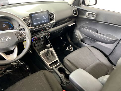 Used 2023 Hyundai Venue SE image 21