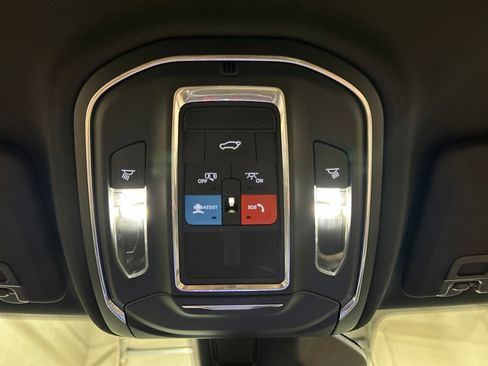 Used 2024 Jeep Grand Cherokee Limited w/ Black Appearance Package AWD/4WD image 25