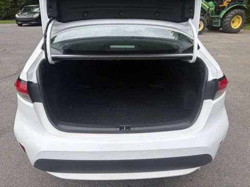 Used 2022 Toyota Corolla LE FWD image 18