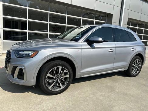 Used 2023 Audi Q5 2.0T Premium w/ Convenience Package AWD/4WD image 3