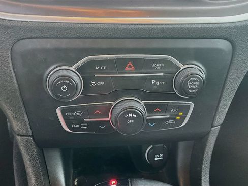Used 2022 Dodge Charger SXT RWD image 15