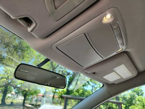 Used 2018 Nissan Rogue S FWD image 19