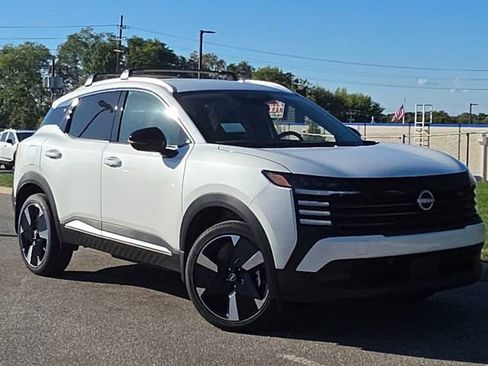 New 2026 Nissan Kicks SR w/ Cold Weather Package image 2