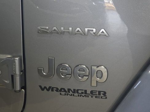 Used 2020 Jeep Wrangler Unlimited Sahara AWD/4WD image 8