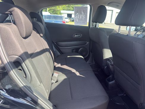 Used 2018 Honda HR-V LX image 11