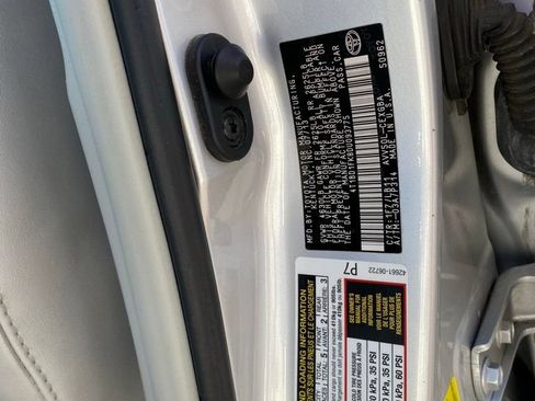 Used 2013 Toyota Camry XLE w/ Leather Pkg FWD image 32