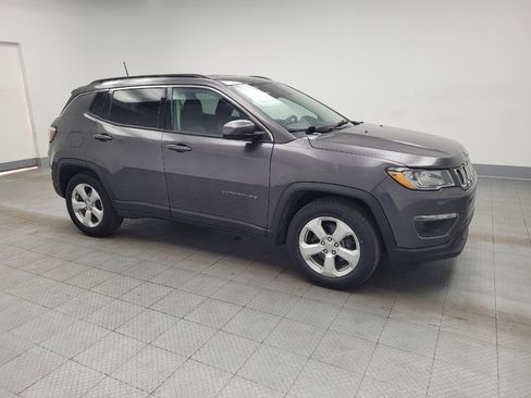 Used 2019 Jeep Compass Latitude FWD image 11